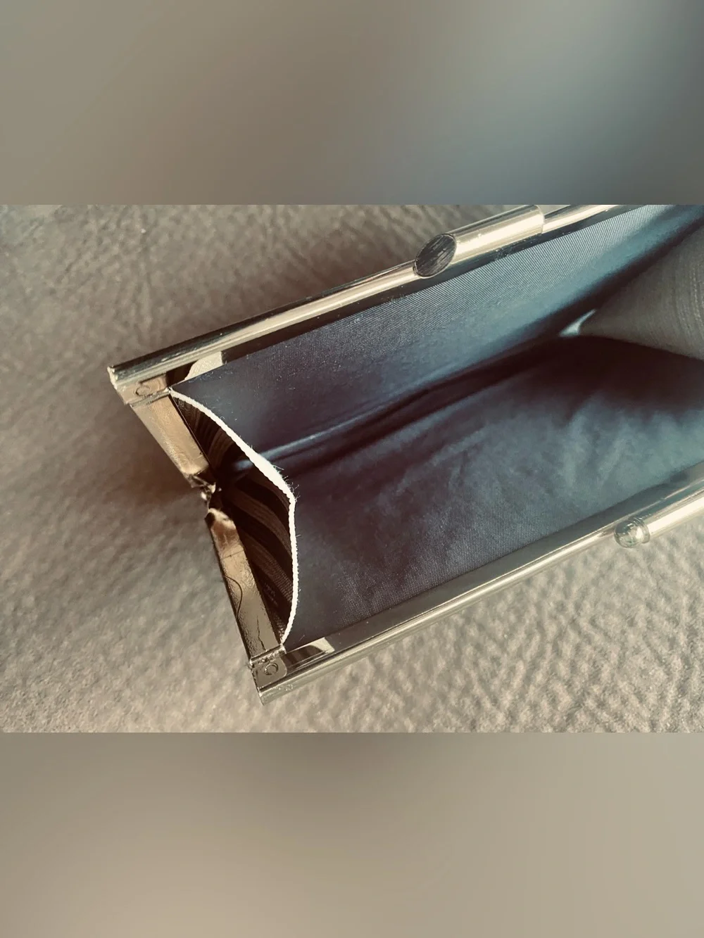 Fashion Style Striped Thin Wallet Twist Lock Closure
